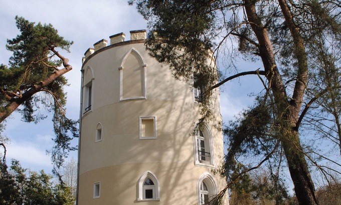 Chateaufort Cottage | Explore The Tower of the Geneste Estate with Family-Friendly Amenities
