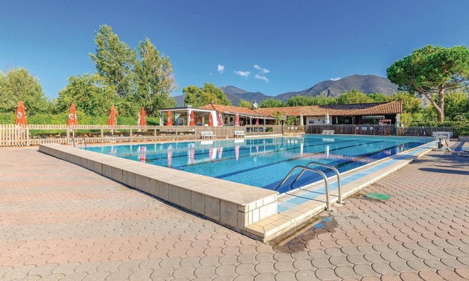 Iseo Apartment | The town of Iseo is located directly on the shores of the homonymous Lake Iseo, 30 km east of the hi