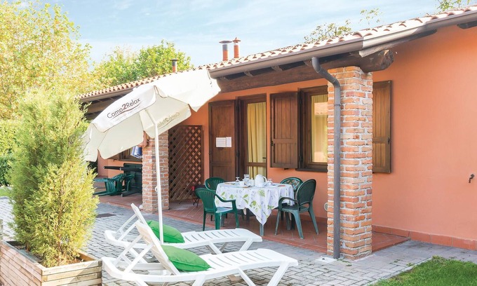 Iseo Apartment | The town of Iseo is located directly on the shores of the homonymous Lake Iseo, 30 km east of the hi