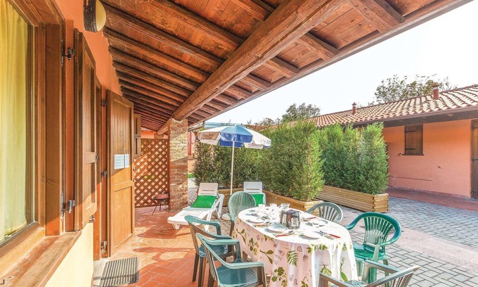 Iseo Apartment | The town of Iseo is located directly on the shores of the homonymous Lake Iseo, 30 km east of the hi