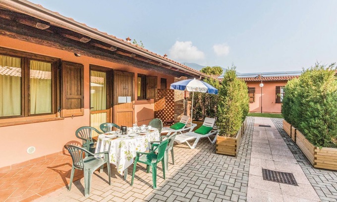 Iseo Apartment | The town of Iseo is located directly on the shores of the homonymous Lake Iseo, 30 km east of the hi