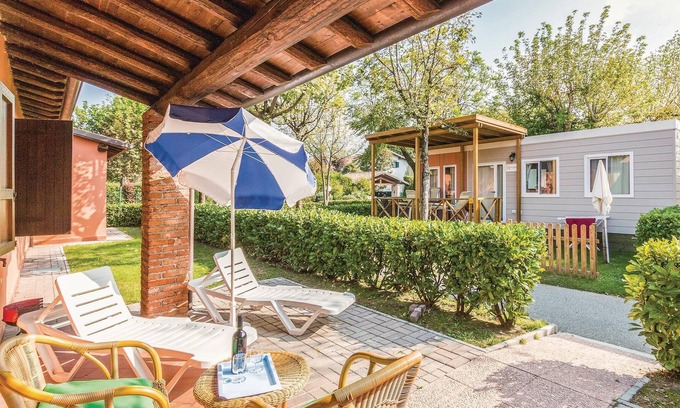 Iseo Apartment | The town of Iseo is located directly on the shores of the homonymous Lake Iseo, 30 km east of the hi