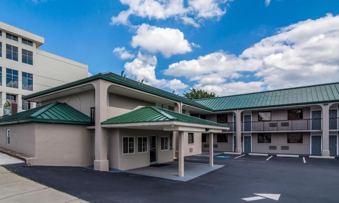 High Point Hotel | Cozy Stay at The Townhouse Inn - Family-Friendly Retreat