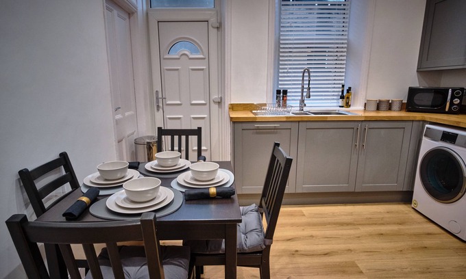 Halifax House | Stylish Townhouse Simple2let: 4-Star Spa & Breakfast Retreat