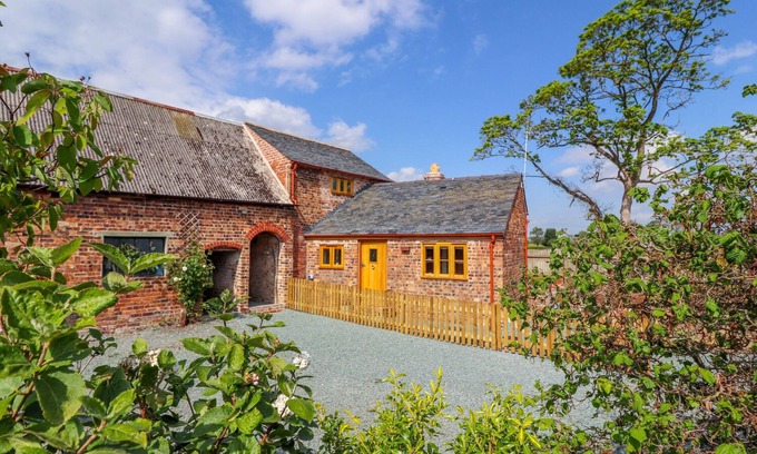Maesbury Marsh Cottage | Pet-Friendly Getaway at The Tractor Shed in Oswestry