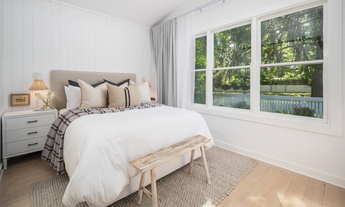 Porepunkah Cottage | The Tradesman's Cottage - Falling from the pages of a Home Styling Magazine, this 3-bedroom, 3-bathroom cottage is perfectly suited to families or a couples weekend away.