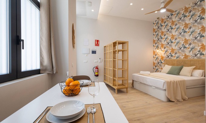 La Creu del Grau Apartment | Relaxing Stay at The Trafalgar Apartment 04 with Spa & Kitchen