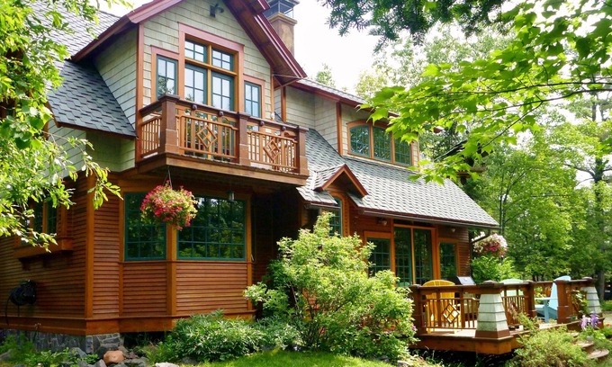 Kenwood Cottage | Experience The Trail's Edge: Captain's Quarters Retreat