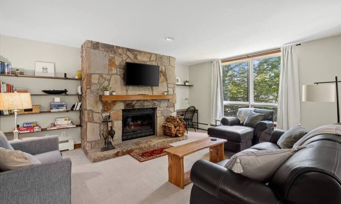 West Dover Condo | Trailside Retreat: Ski-In, Cozy Fireplace & Top-Rated Stay