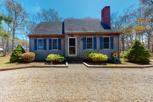 North Eastham House | Discover The Tranquil Heron Cottage: 4-Star Family Retreat