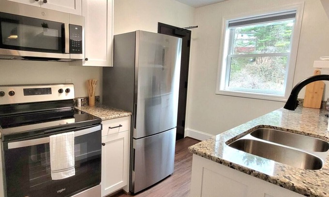 Tazewell Apartment | Top-Rated Suite 6 at The Traveler on Main - Pet Friendly