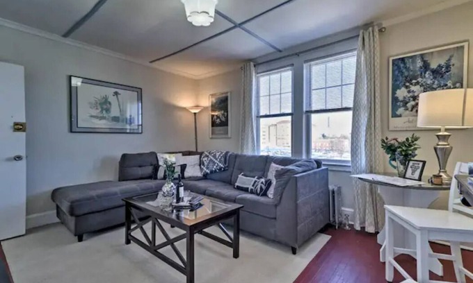 Hartford Apartment | Explore The Traveler Suite C1: Pet Friendly & Family Ready