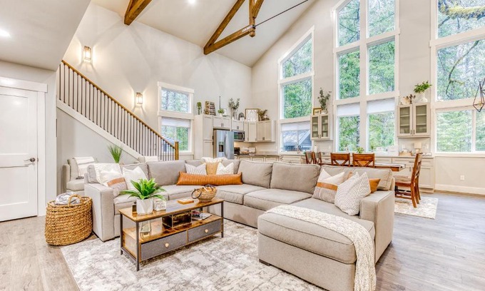 Welches House | Discover The Tree Cabin, Pleasant Pines & Cozy Casita Retreat