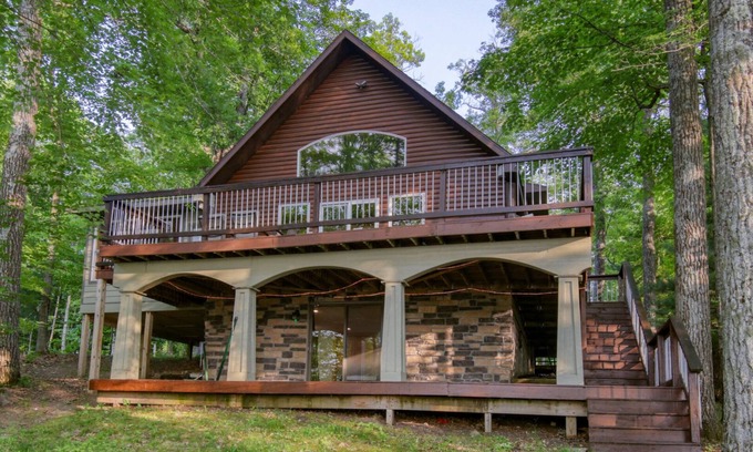 New Auburn Cabin | Experience The Tree Fort on Lower Long Lake with Pool & Views