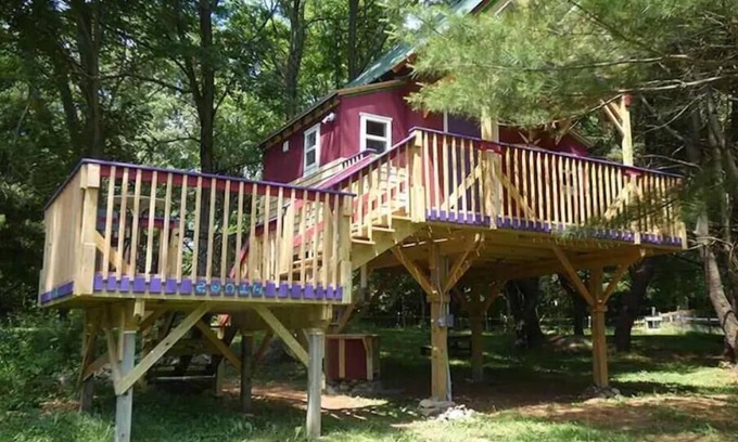 Rogers House | Exceptional Stay at The Tree House with Family-Friendly Amenities