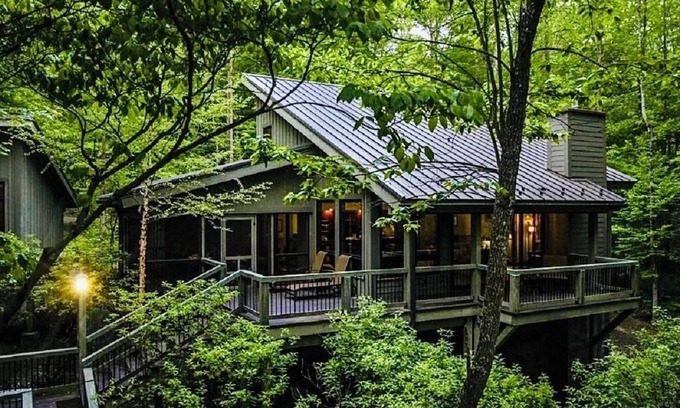 Victor House | Experience The Tree House in New River Gorge National Park