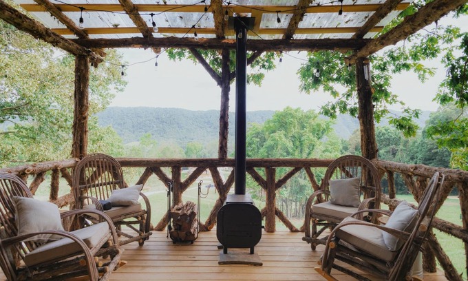 Washburn House | Escape to The Tree House at Bear Creek Lodge with Kitchen