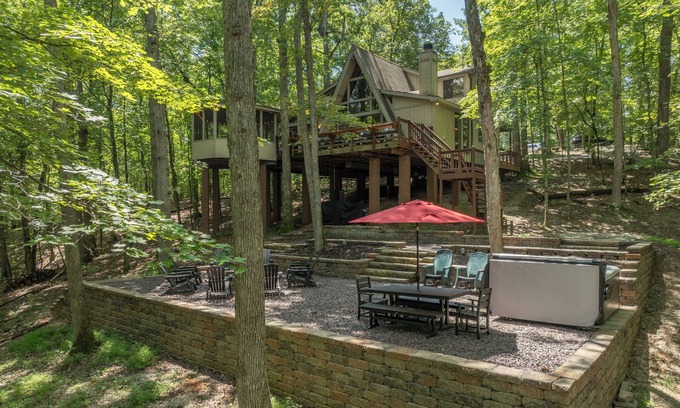 Innsbrook Ski Chalet | Premier Treehouse at Cedar Falls with Oceanfront Views