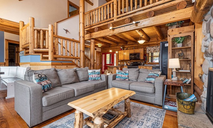 McHenry Cabin | Relaxing Retreat at The Treehouse: Pet Friendly & Spa
