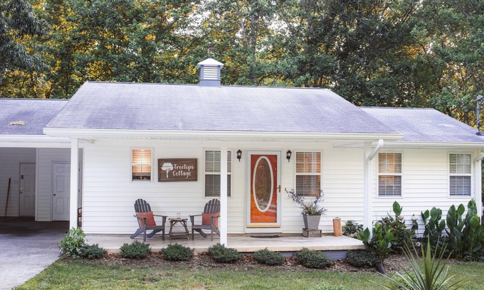 Toccoa House | Experience The Treetops Cottage: Guest Rated 10/10 with Spa