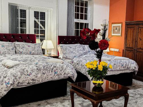 West Bromwich Apartment | Trinity Lodge - Self-Serviced, Family & Wheelchair Friendly