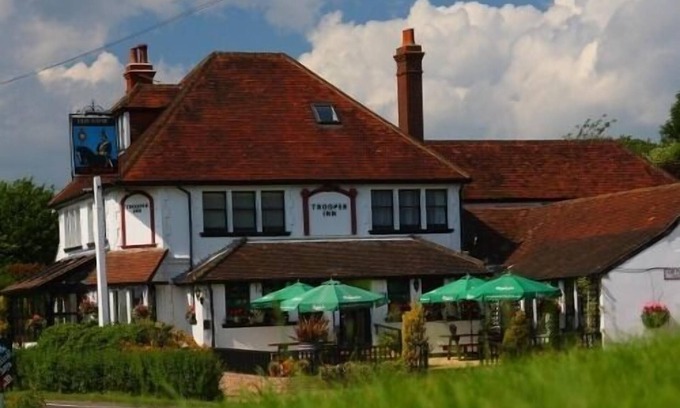Petersfield Hotel | Welcoming The Trooper Inn: Family-Friendly Stay with Dining