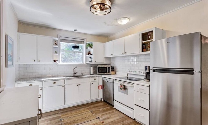 West Ashley House | Discover The Tropic: Prime Location with Fire Pit & Spa