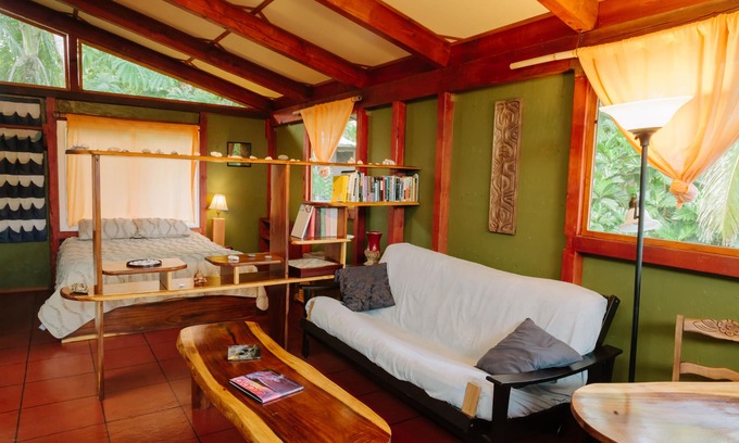 Kehena Apartment | Inviting Tropical Canopy Studio with Breakfast in Hawaii