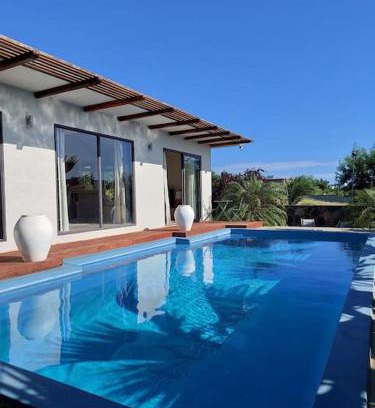 Albion Villa | Pet-Friendly Retreat at The Tropical Paradise with Ocean Views
