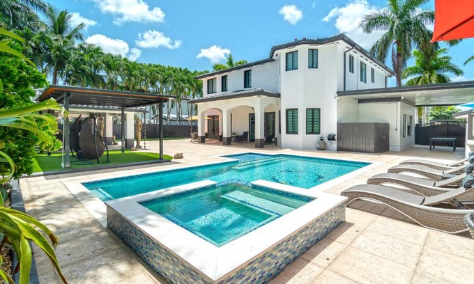 Ludlam Villa | Discover The Tropical Paradise Villa with Oceanfront Views