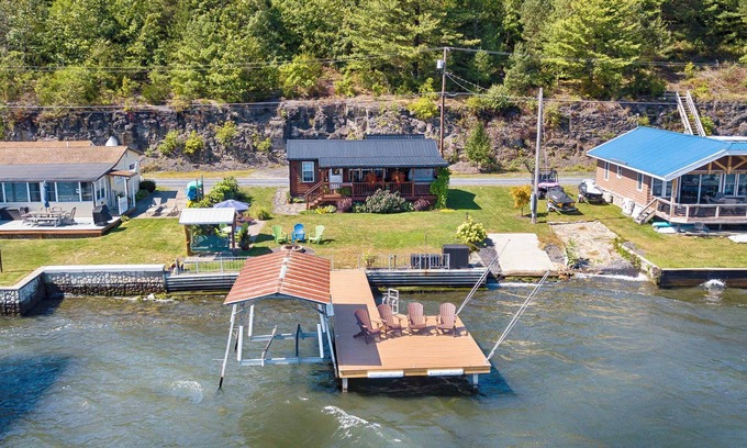 Valois Cottage | Modern 2 Bedroom Seneca Lake Retreat with Spa & Hot Tub