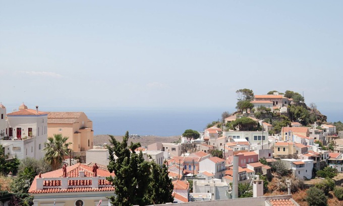 Ioulida House | Cozy Turquoise House in Ioulida - Near Shops & Dining