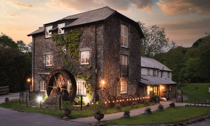 South Brent Hotel | Discover The Turtley Corn Mill: Guest Rated 9.8 & Family-Friendly