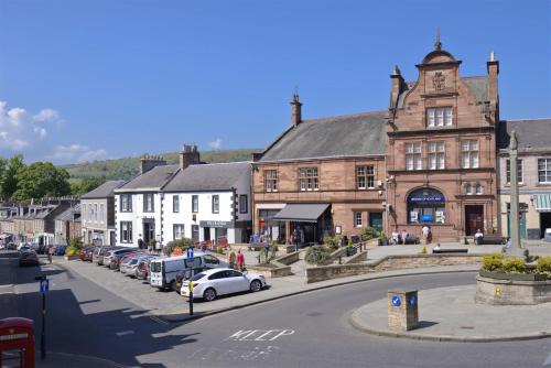 Gattonside Apartment | Discover The Tweed: Family-Friendly Stay in Melrose