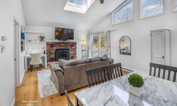 Tobyhanna House | The Twin trees House: Cozy, clean, family friendly~Great Location!