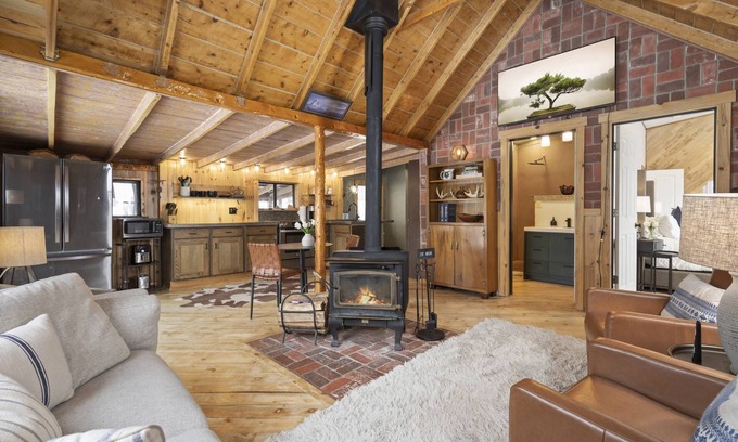Coal Creek Cabin | Experience Tyrolean Lodge: Hot Tub & Scenic Views Await