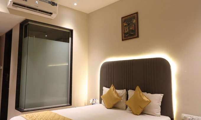 Malad West Hotel | Budget-Friendly Comfort at The UBE Residency with Breakfast
