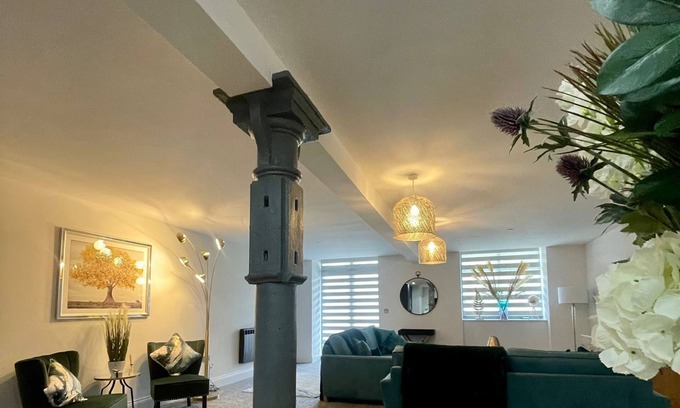 Ilkley Apartment | Indulge in a Riverfront Apartment Getaway at Ilkley