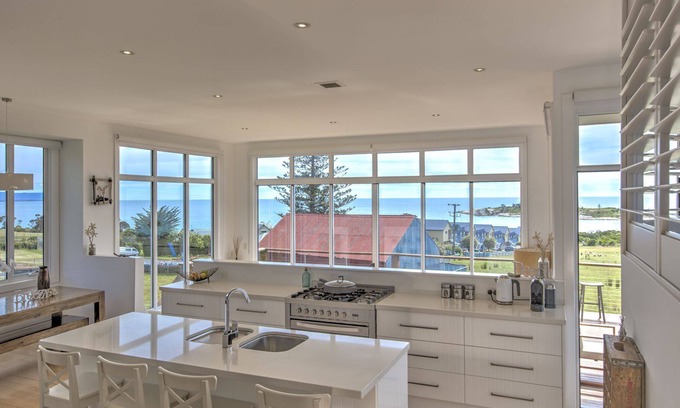 Bicheno House | THE ULTIMATE BEACH HOUSE