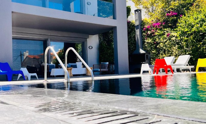 Kallitechnoupoli Villa | Ultimate Escape: Relaxing Stay with Hot Tub & Pool Access
