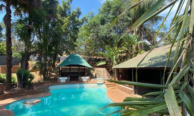 Makhado House | Explore The Ultimate Lodge: Family-Friendly with Pool & Dining