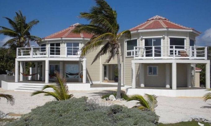 West End House | Experience a Family Retreat at the Beachside Botanical Estate