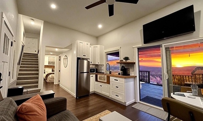 Temecula House | Idyllic Retreat with Scenic Views in Temecula Wine Country