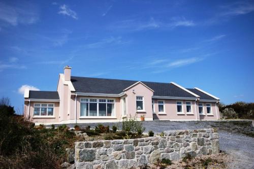 Spiddal House | Discover The Uplands: Family-Friendly 4-Star Retreat