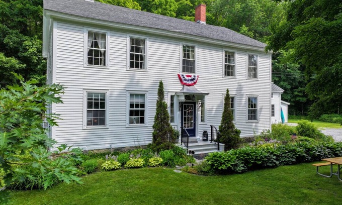 Bread Loaf Hotel | The Upper Suites at Chipman Inn- 5 min to Middlebury College's Rikert Outdoor Center