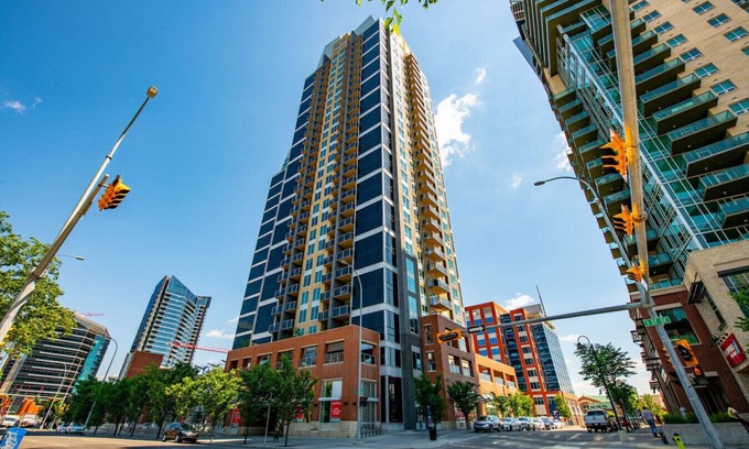 Victoria Park Apartment | The Urban Peak »19th Floor » Mountain & City Views