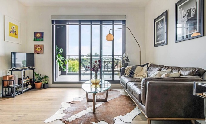 Brunswick East Apartment | Discover The Urban Sanctuary: Ideal Family Getaway on Lygon