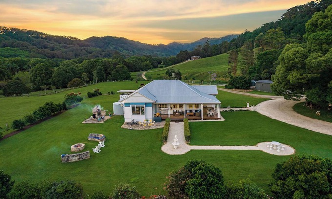 Middle Pocket Other | THE VALE, Luxury Farm Homestead & Animal Sanctuary Hot Tub, Fire Pit, Wood Oven