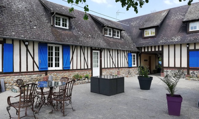 Saint-Martin-Saint-Firmin Bed & Breakfast | Unwind at The Valley: Spa, Hot Tub & Breakfast Included