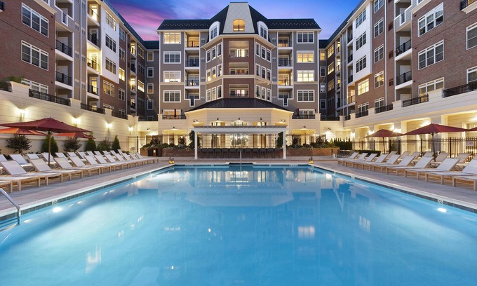 East Garden City Hotel | Elegant Vanderbilt Hotel Suites with Pool & Dining Options